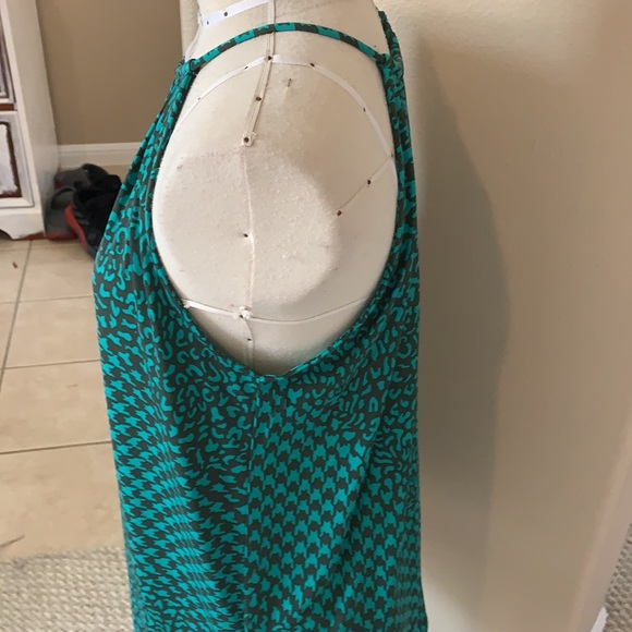 BR Round Neck sleeveless tank NWOT - Picture 3 of 5